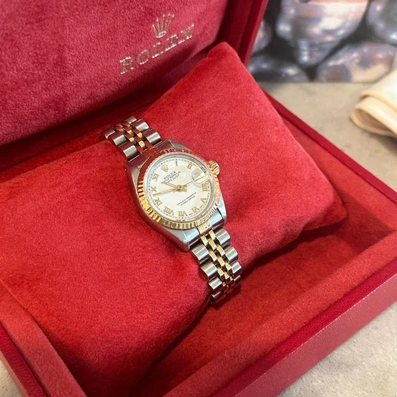 26mm Rolex Date-Just, Roman Dial, 2 tone Jubilee Bracelet - Picture 3 of 6